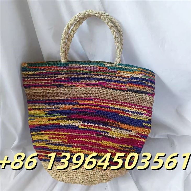Bucket de ràfia multicolor fet a mà