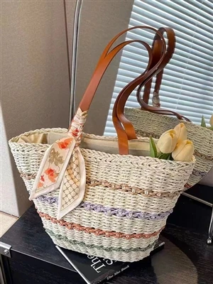 Què triareu de les vostres bosses a l'estiu?