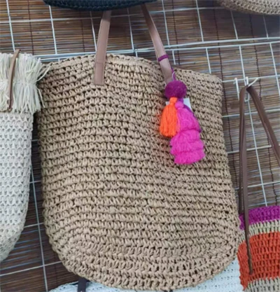 Bossa de dona teixida a mà amb boles de colors