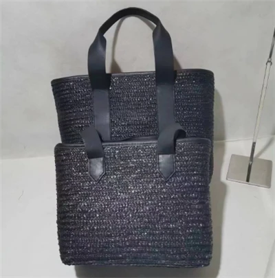 Un conjunt de bosses de dona teixides de blat negre
