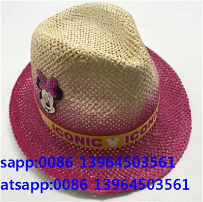 Barret de sol buit de palla vermella de rosa